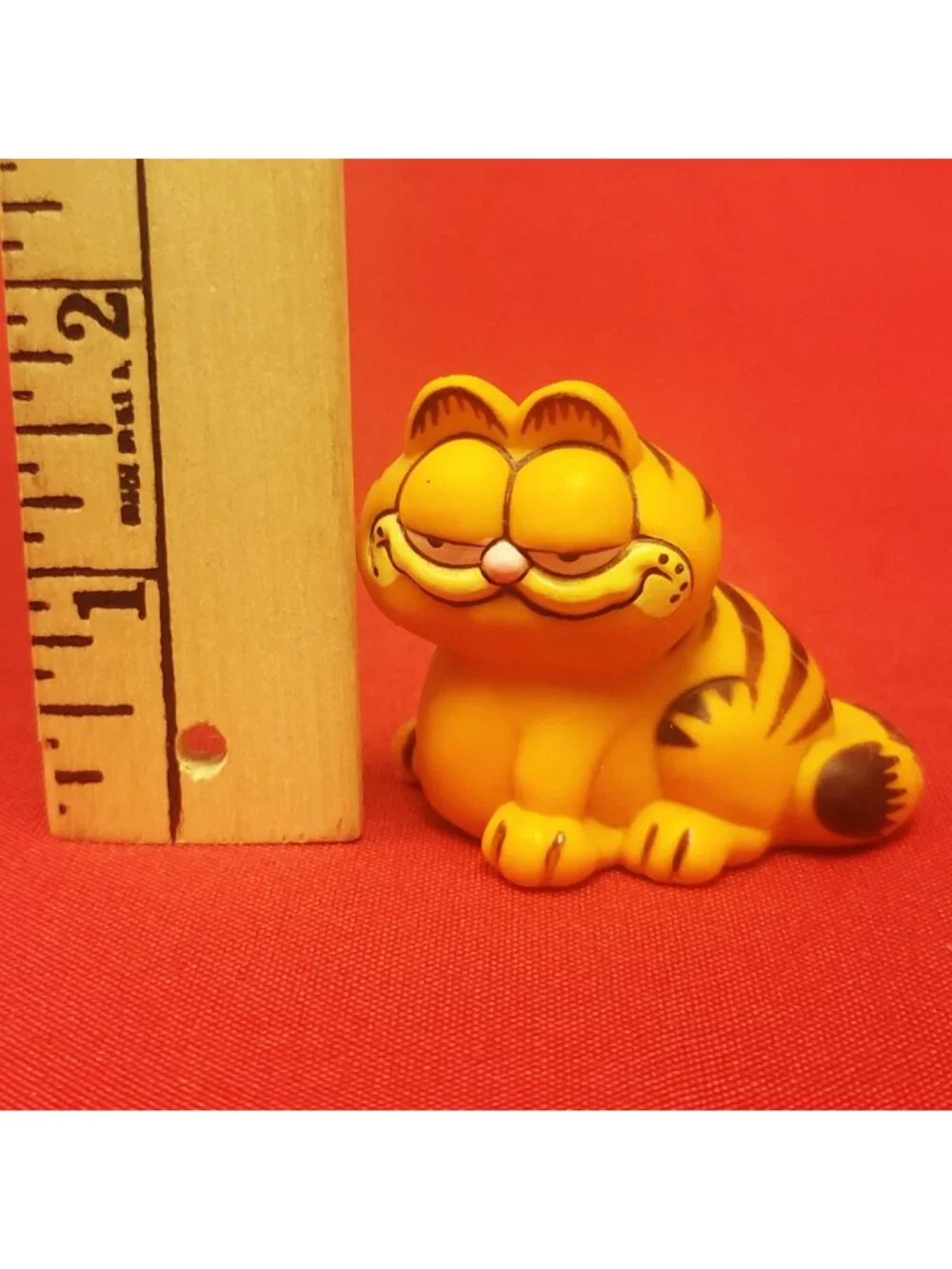 Vintage Garfield Sitting PVC Figurine